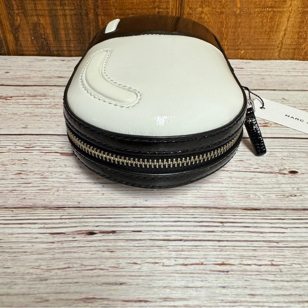 Marc Jacobs 3D Vitamin Pill Crossbody Bag with Matching Keychain - Picture 4 of 11